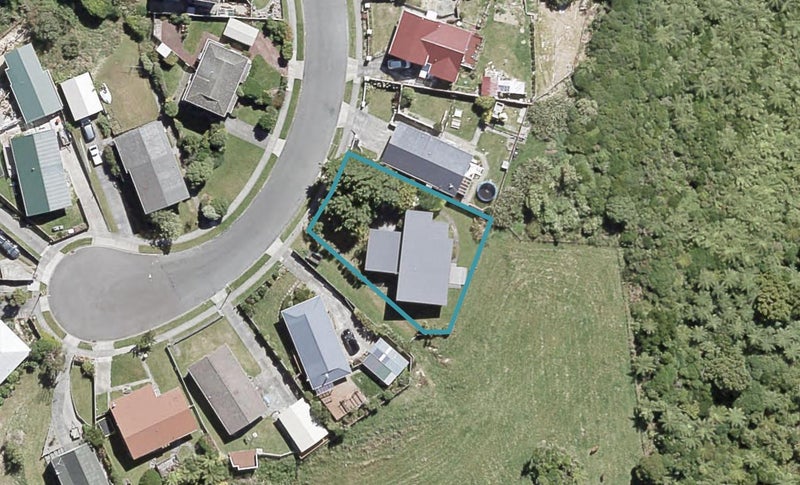 16 Outram Grove, Kelson, Lower Hutt - Carousel 1