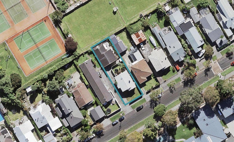 20 Te Ra Road, Point Chevalier, Auckland - Carousel 1
