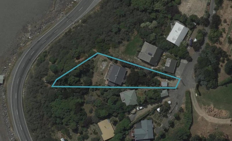 16 Ngaio Lane, Charteris Bay, Lyttelton - Carousel 1