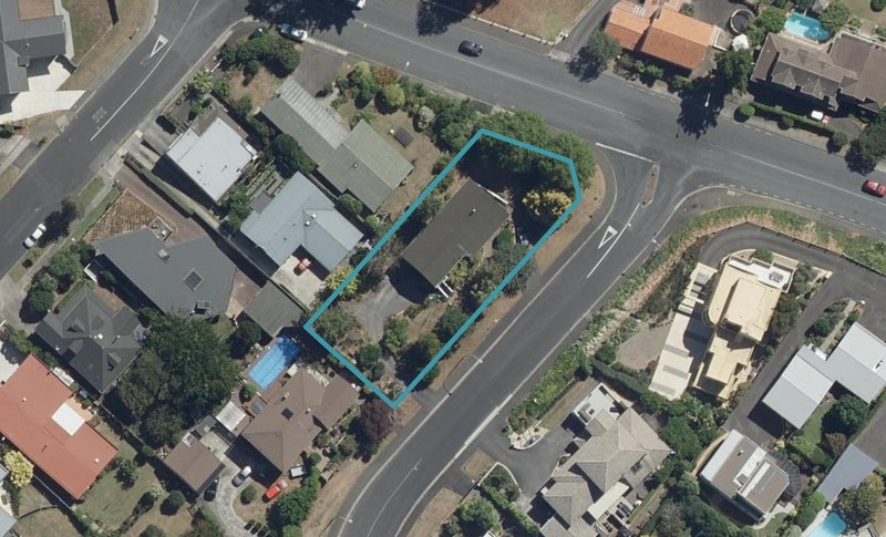 151 Lake Crescent, Hamilton Lake, Hamilton - Carousel 1