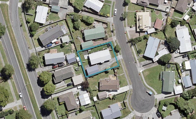 12 Laredo Grove, Totara Park, Upper Hutt - Carousel 1