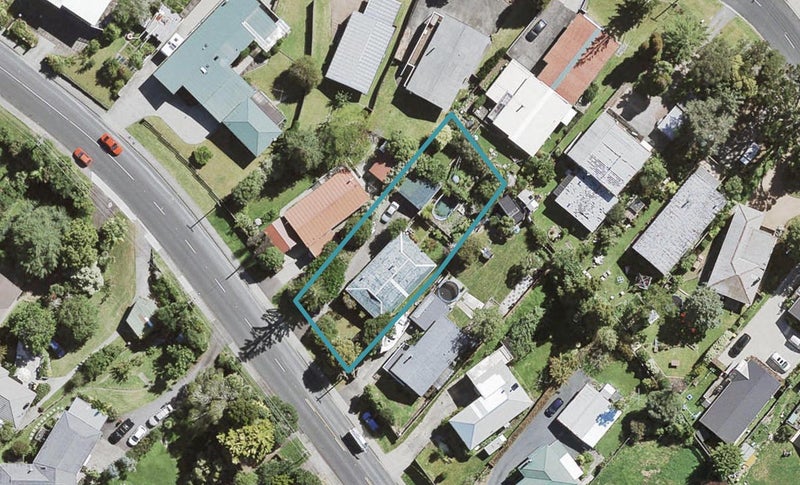 8 Pine Avenue, Henderson, Auckland - Carousel 1