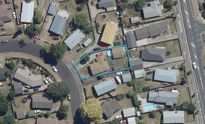 34 Elmwood Crescent, Pukete, Hamilton - Carousel 1