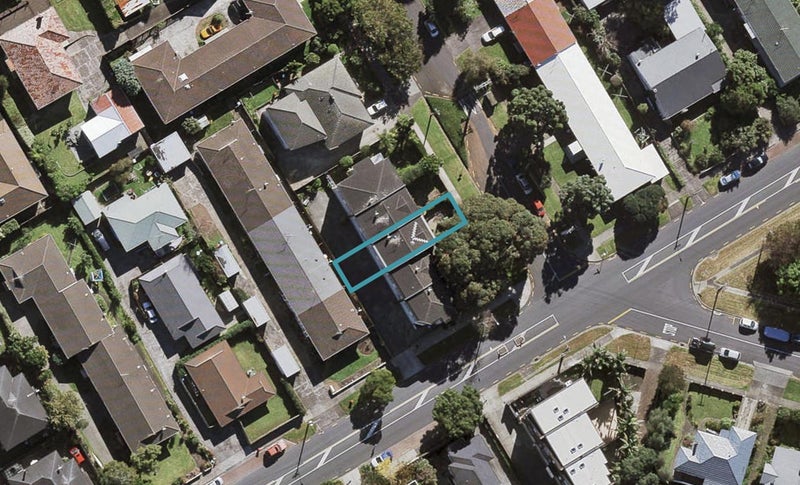 2B Rongo Road, Onehunga, Auckland - Carousel 1
