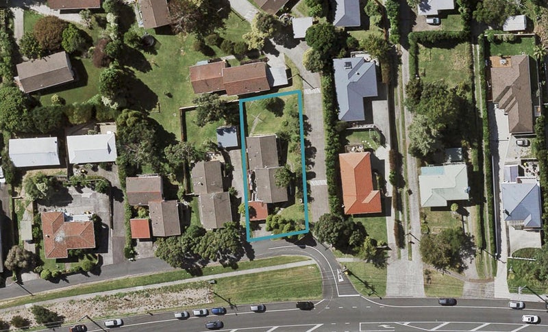 2/245 Wairau Road, Totara Vale, Auckland - Carousel 1