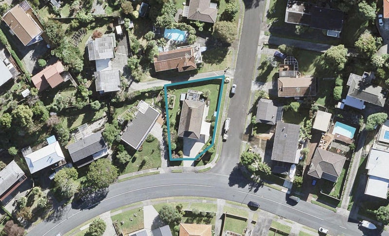 96 Stapleford Crescent, Browns Bay, North Shore City - Carousel 1
