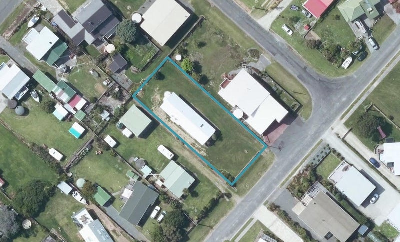 18 Lochiel Street, Māhia - Carousel 1