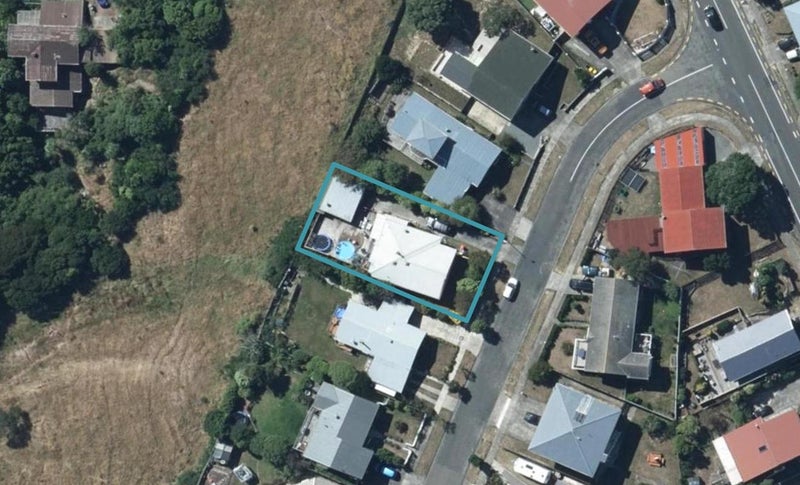 8 Brian Place, Titahi Bay, Porirua - Carousel 1