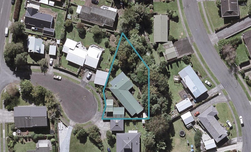 5 Highlands Place, Highlands Park, New Plymouth - Carousel 1