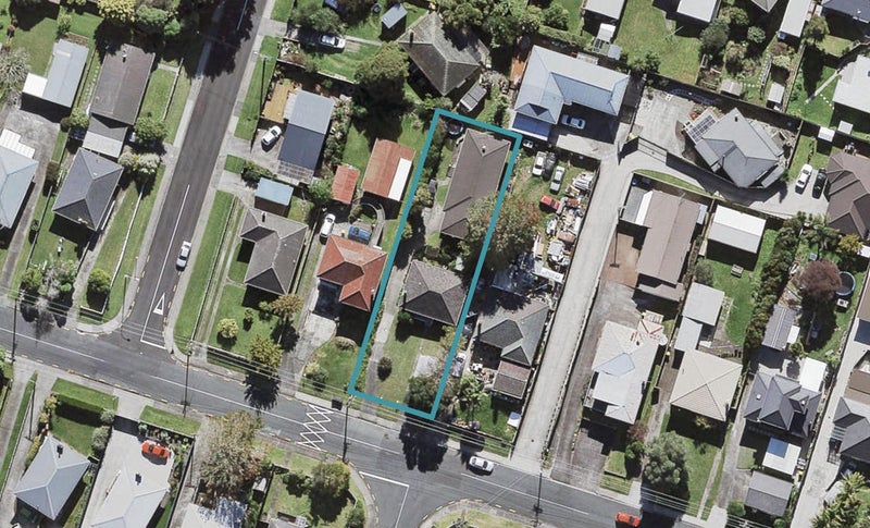 49 Strid Road, Te Atatu South, Auckland - Carousel 1