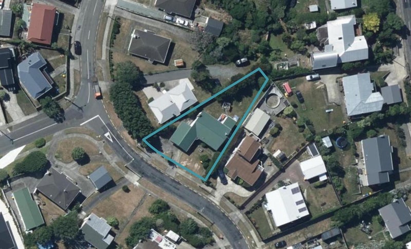 30 Hiwi Crescent, Titahi Bay, Porirua - Carousel 1