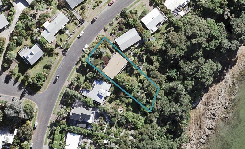 12 Kennedy Point Road, Surfdale, Waiheke Island - Carousel 1