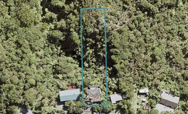 19 Log Race Road, Piha, Piha - Carousel 1