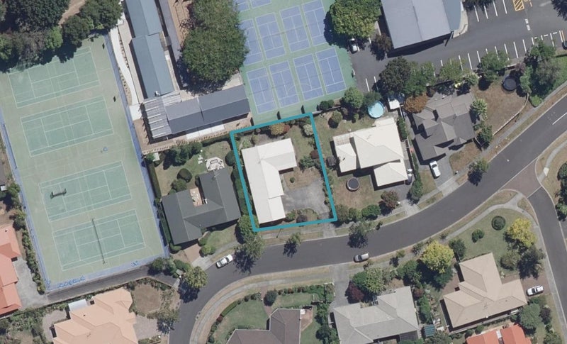 6 Piccadilly Lane, Hillcrest, Hamilton - Carousel 1