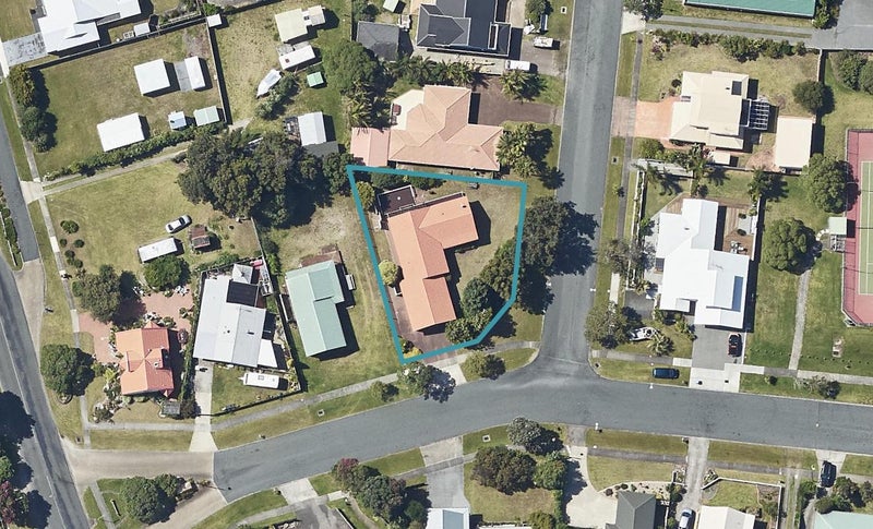 1 Wakanoi Place, Bowentown, Waihi Beach - Carousel 1