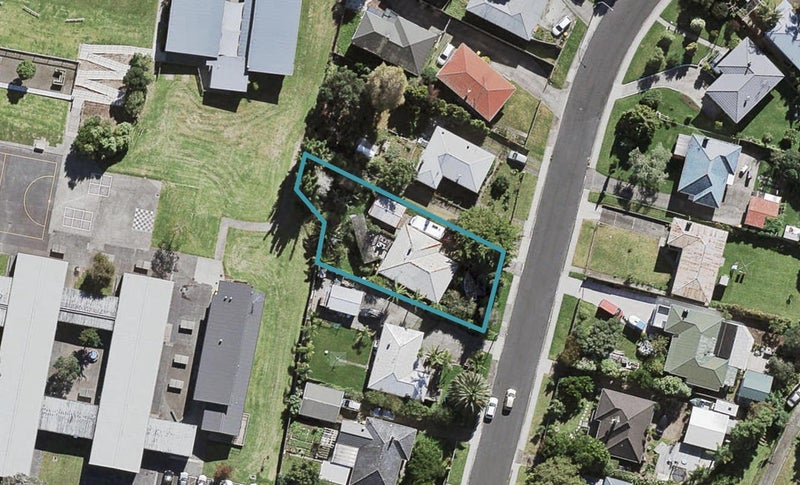 129 Bruce Road, Glenfield, Auckland - Carousel 1