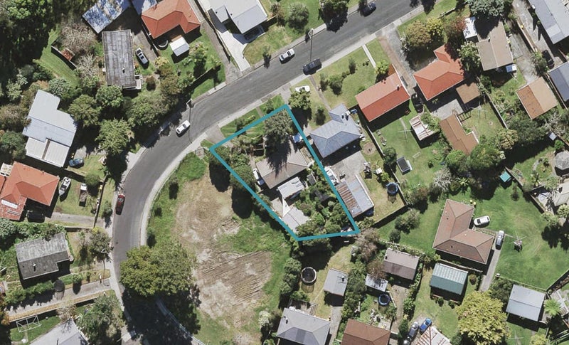 84 Riverpark Crescent, Henderson, Auckland - Carousel 1