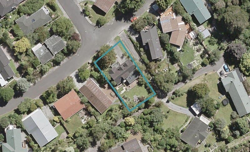 32 Chichester Drive, Pinehaven, Upper Hutt - Carousel 1
