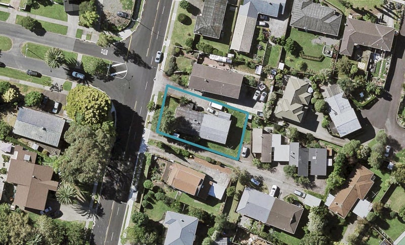 1/49 Glenmore Road, Sunnyhills, Auckland - Carousel 1