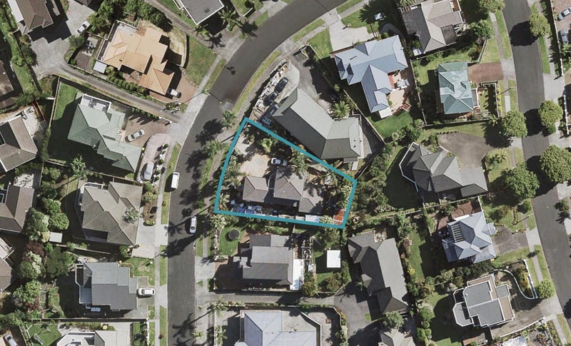 18 Ribbonwood Crescent, Goodwood Heights, Auckland - Carousel 1