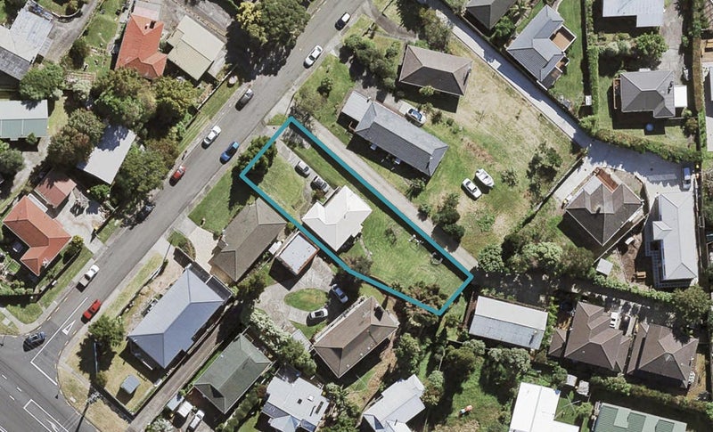 1/3 Ludlow Terrace, Totara Vale, Auckland - Carousel 1