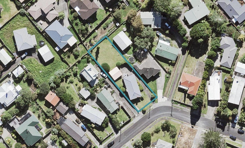 8 Beverly Place, New Lynn, Auckland - Carousel 1