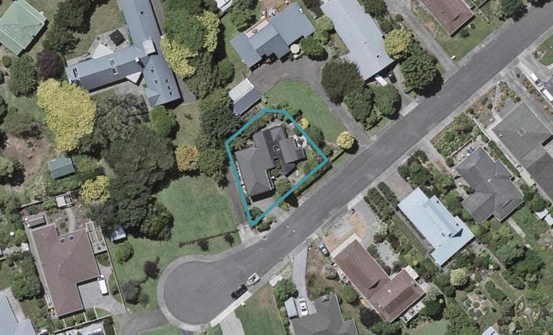10 Edgewater Street, Waikanae - Carousel 1