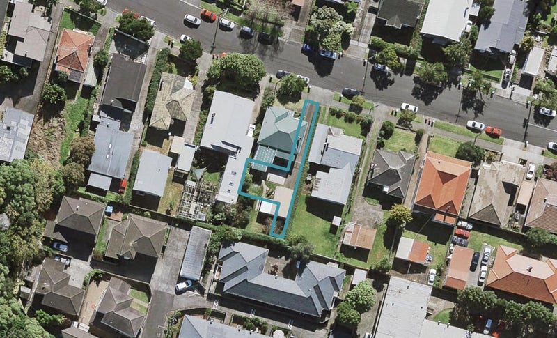 8C Aroha Avenue, Sandringham, Auckland - Carousel 1