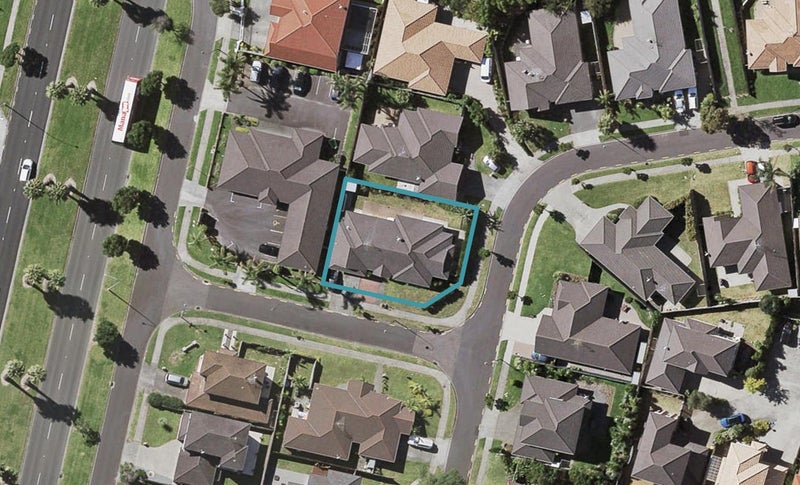 17 Walter Haddrell Crescent, Flat Bush, Auckland - Carousel 1