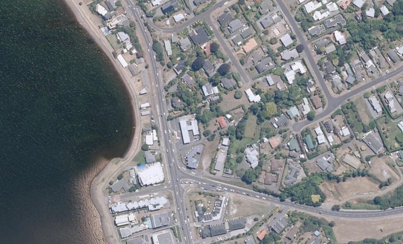 204 Lake Terrace, Waipahihi, Taupo - Carousel 1