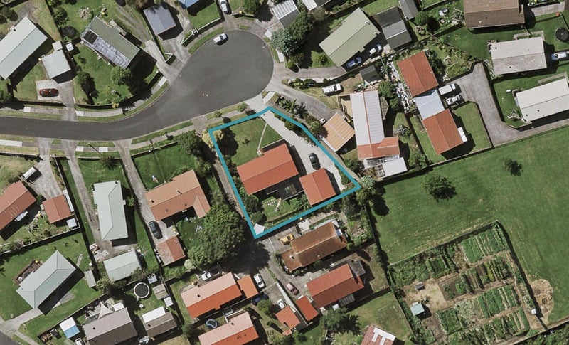 11 Constance Place, Clover Park, Auckland - Carousel 1