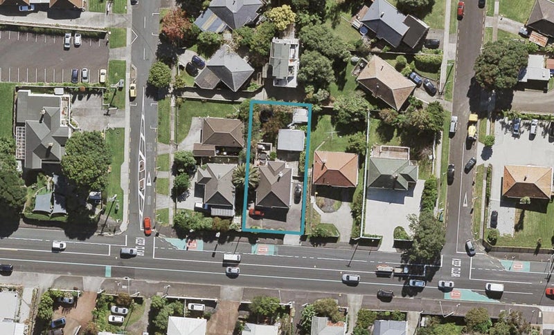 83 Onewa Road, Northcote, Auckland - Carousel 1