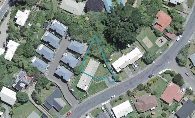 70 Hazlewood Avenue, Karori, Wellington - Carousel 1