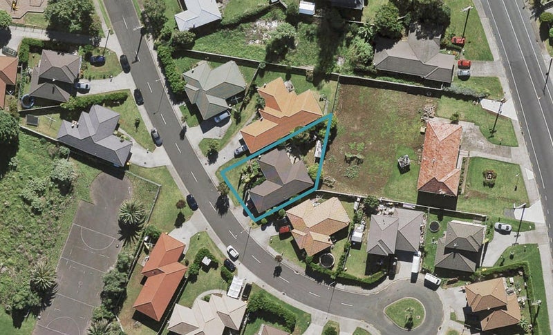 25 Kamaka Road, Mangere Bridge, Auckland - Carousel 1