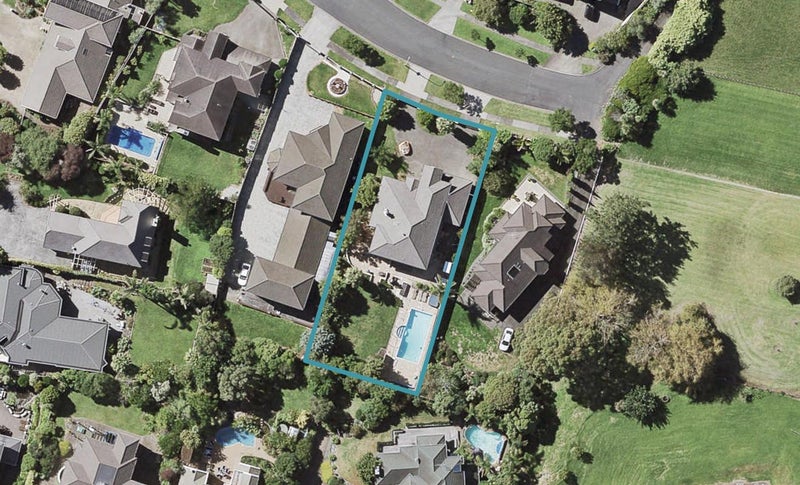 17 Santa Cruz Drive, Shamrock Park, Auckland - Carousel 1