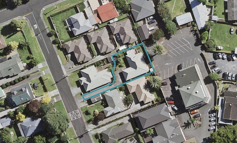 2/5 Argyle Avenue, Pahurehure, Papakura - Carousel 1