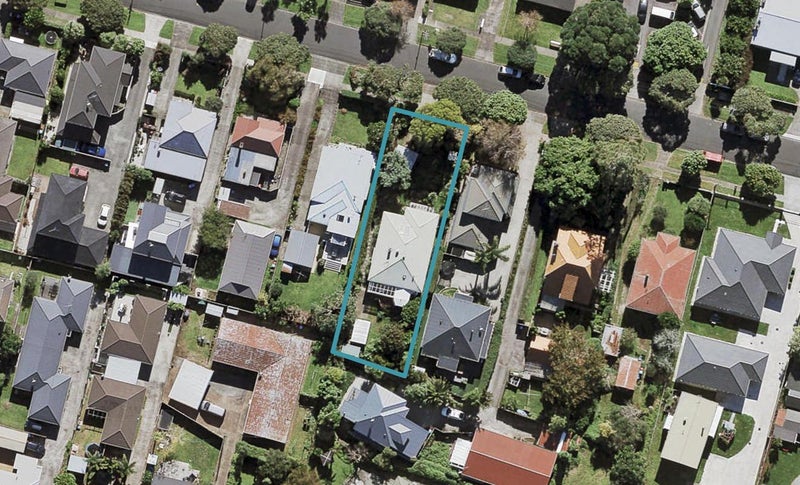12 Coyle Street, Sandringham, Auckland - Carousel 1