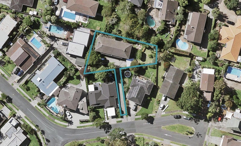 1/14 Andrea Place, Sunnyhills, Auckland - Carousel 1
