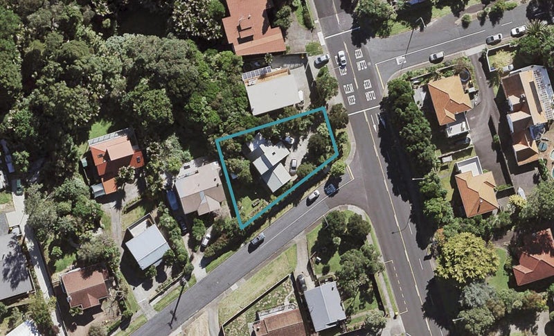 1 Coroglen Avenue, Birkenhead, Auckland - Carousel 1