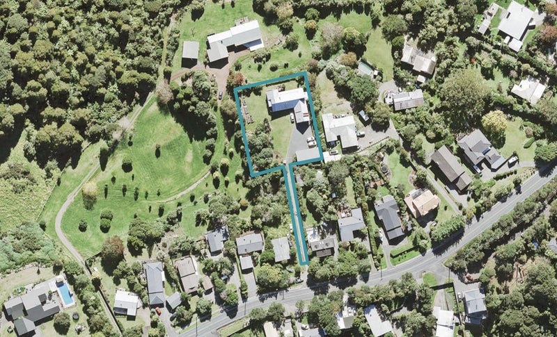 1077 Scenic Drive North, Swanson, Auckland - Carousel 1