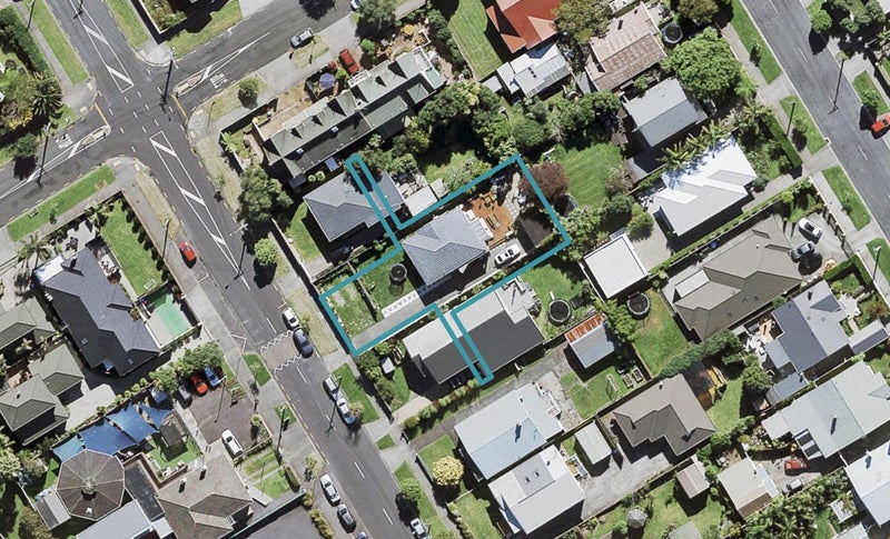 1/19 Huia Road, Point Chevalier, Auckland - Carousel 1