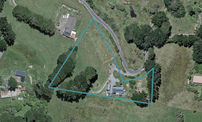19 Lincolnshire Road, Horokiwi, Wellington - Carousel 1