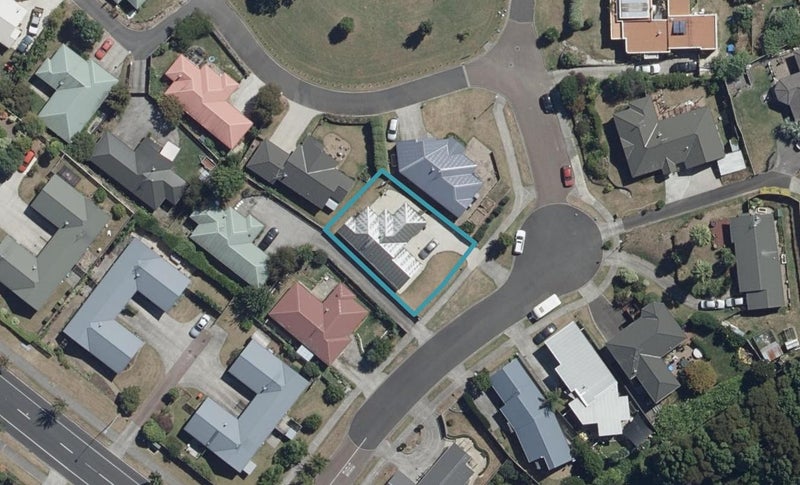 9 Pointon Glade, Grandview Heights, Hamilton - Carousel 1