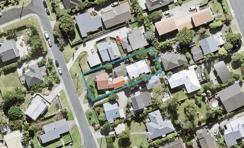2/13 Watea Road, Torbay, Auckland - Carousel 1