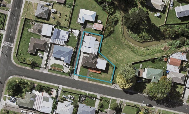 8 Blampied Road, Otara, Auckland - Carousel 1