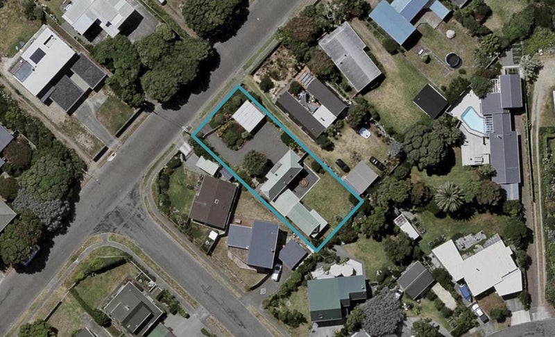 84 Field Way, Waikanae Beach, Waikanae - Carousel 1