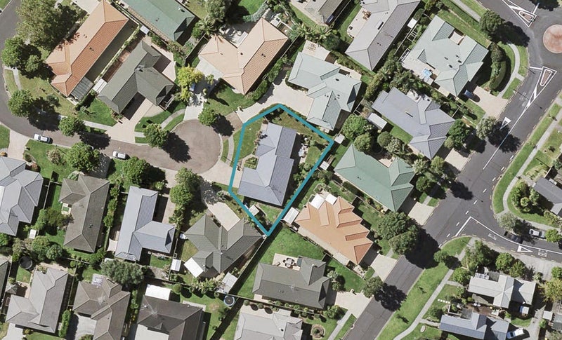 9 Halstead Place, Huntington Park, Auckland - Carousel 1