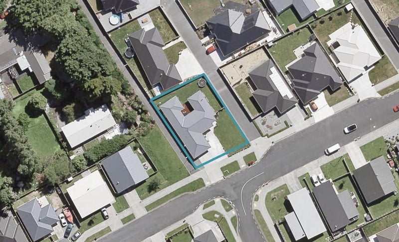 16 Sunstone Crescent, Brown Owl, Upper Hutt - Carousel 1