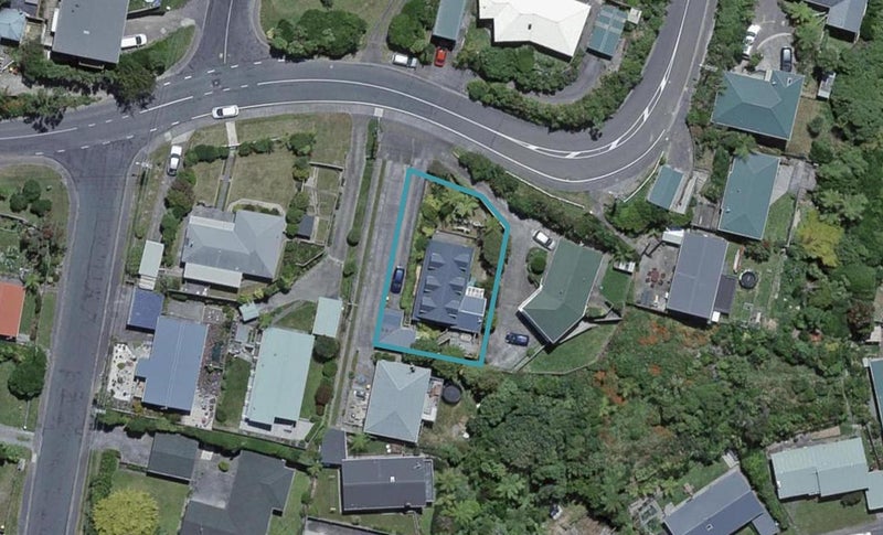 10 Salford Street, Newlands, Wellington - Carousel 1