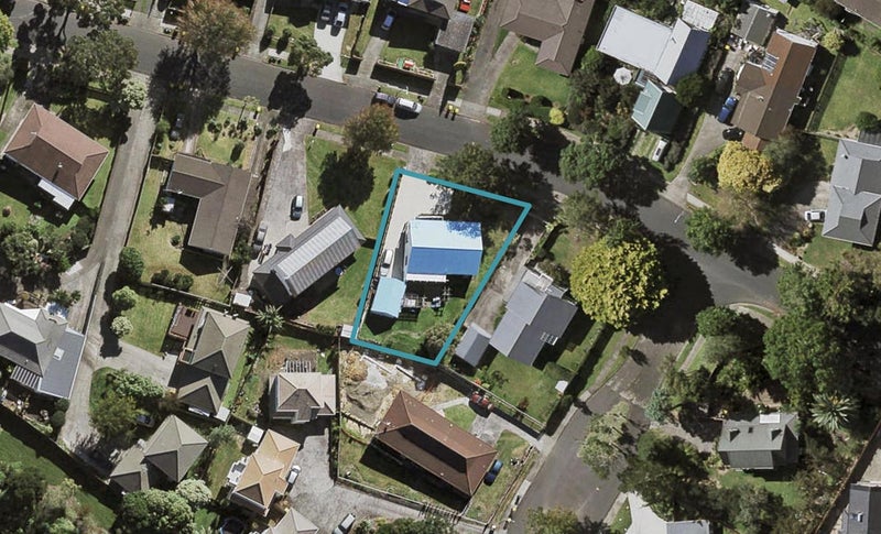 18 Sikkim Crescent, Clover Park, Auckland - Carousel 1